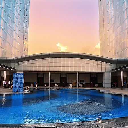 Ksl Hotel & Resort Johor Bahru Ngoại thất bức ảnh The pool at the hotel