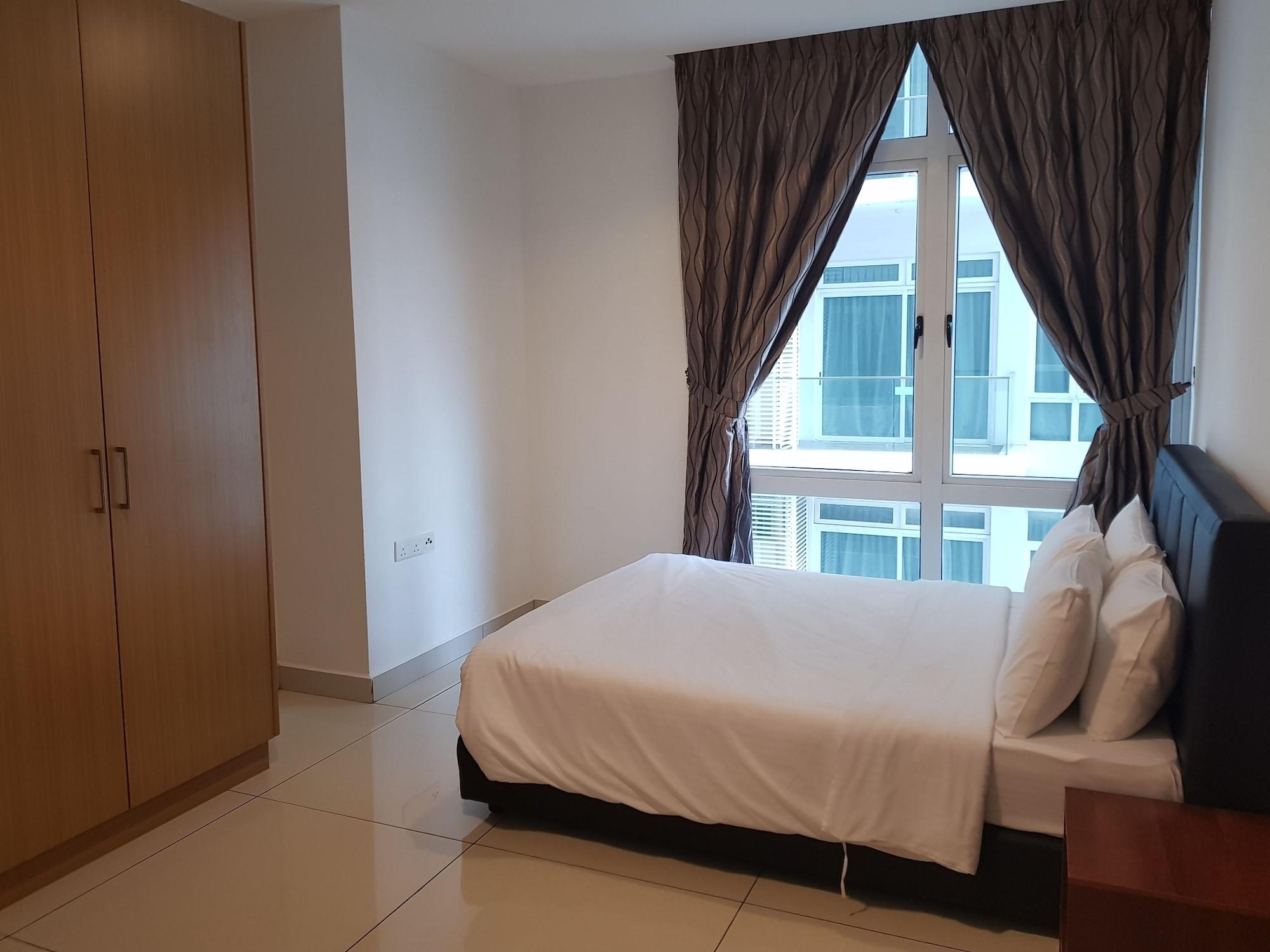 Ksl Hotel & Resort Johor Bahru Ngoại thất bức ảnh A bedroom in a condominium