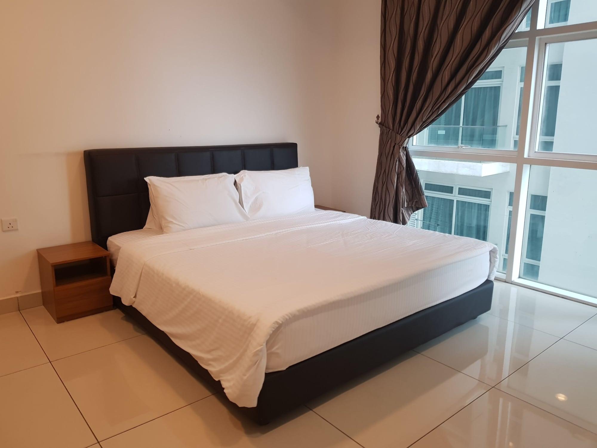 Ksl Hotel & Resort Johor Bahru Ngoại thất bức ảnh A bedroom in a hotel