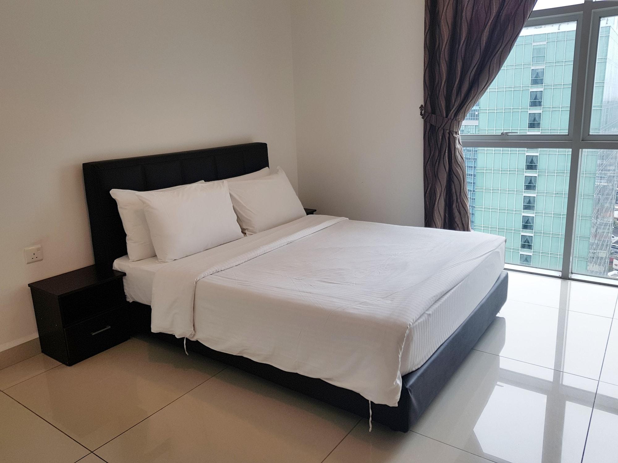 Ksl Hotel & Resort Johor Bahru Ngoại thất bức ảnh A bedroom in a hotel