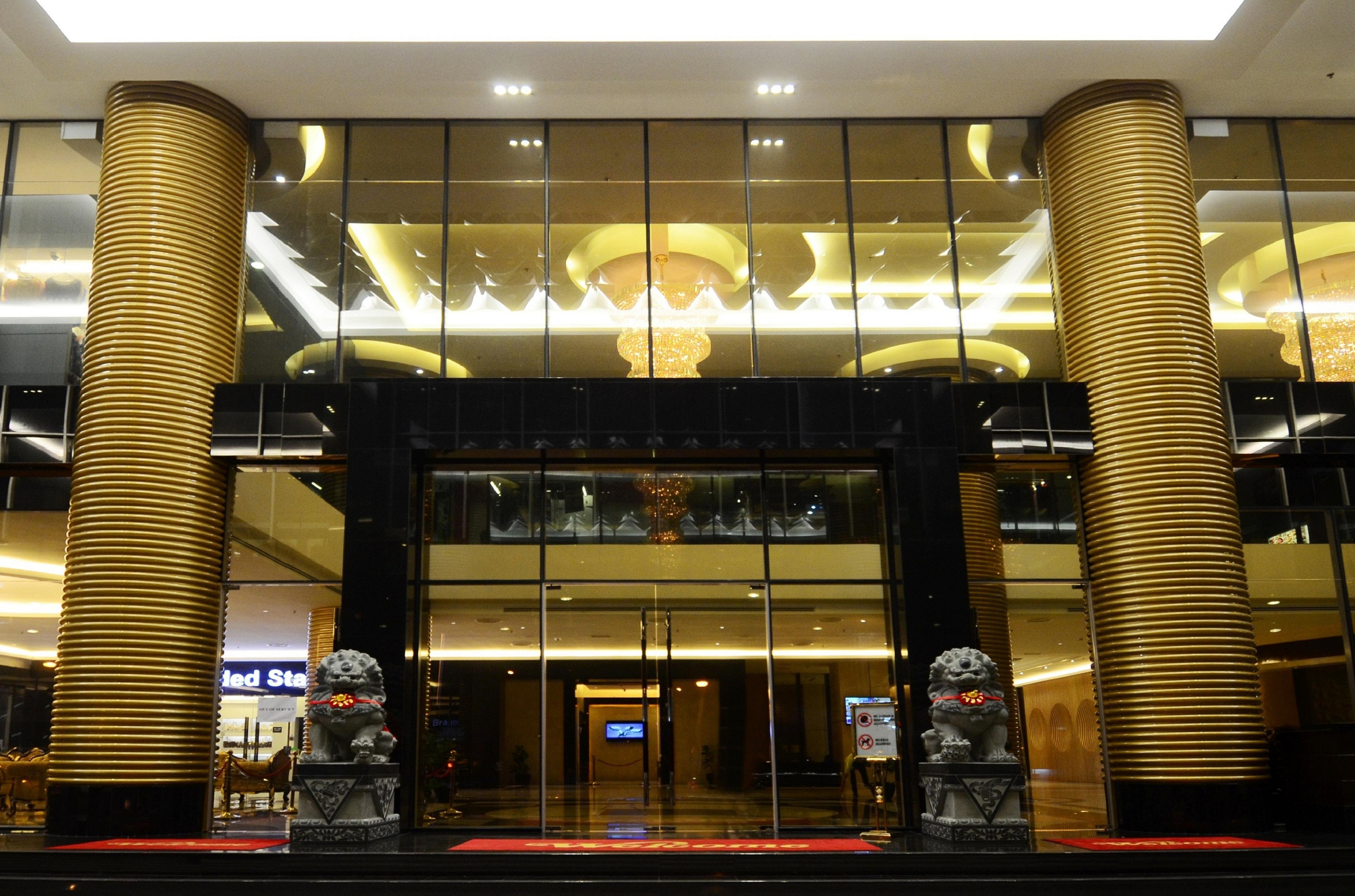 Ksl Hotel & Resort Johor Bahru Ngoại thất bức ảnh The hotel entrance