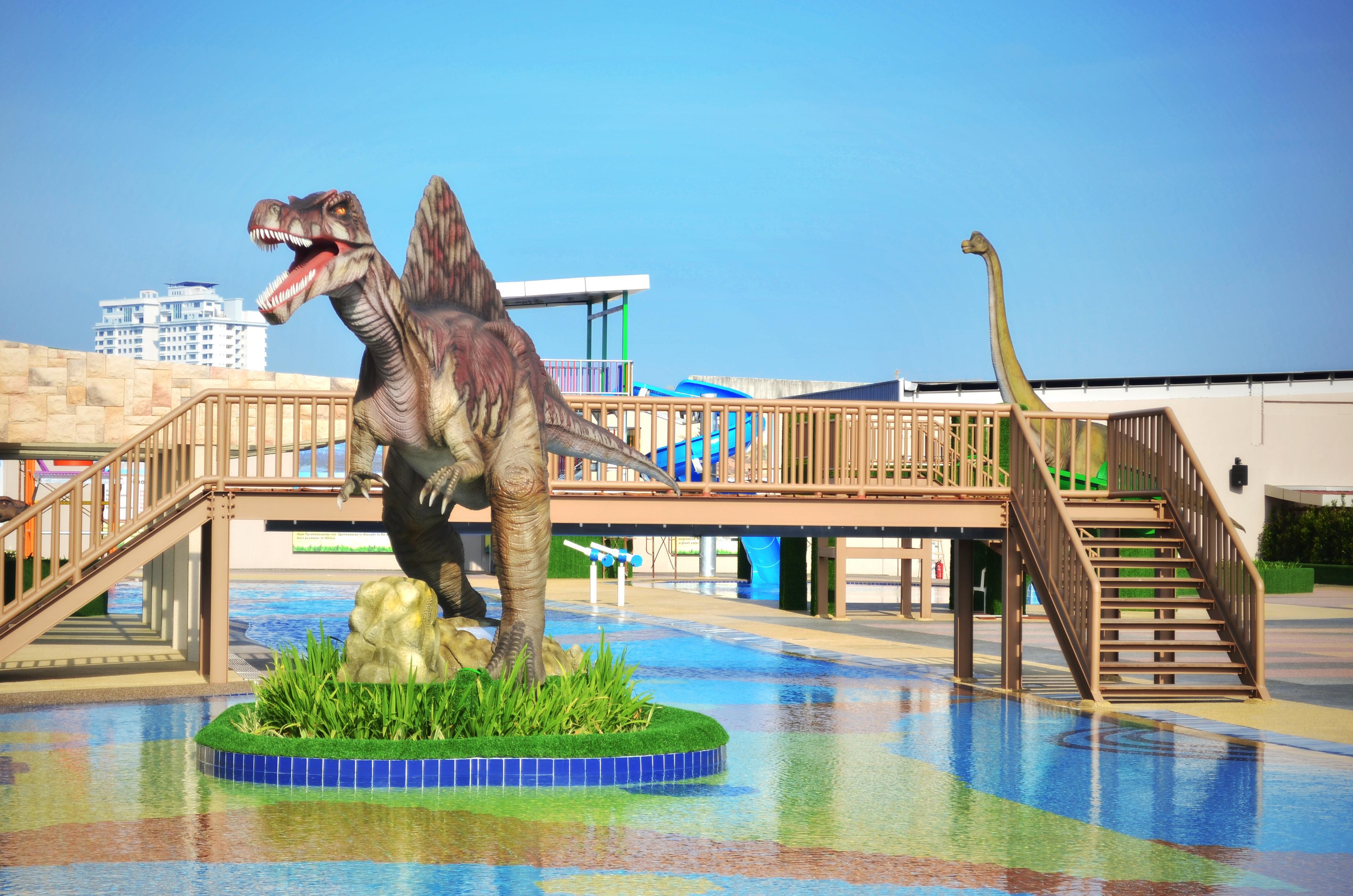 Ksl Hotel & Resort Johor Bahru Ngoại thất bức ảnh The park's dinosaur statues