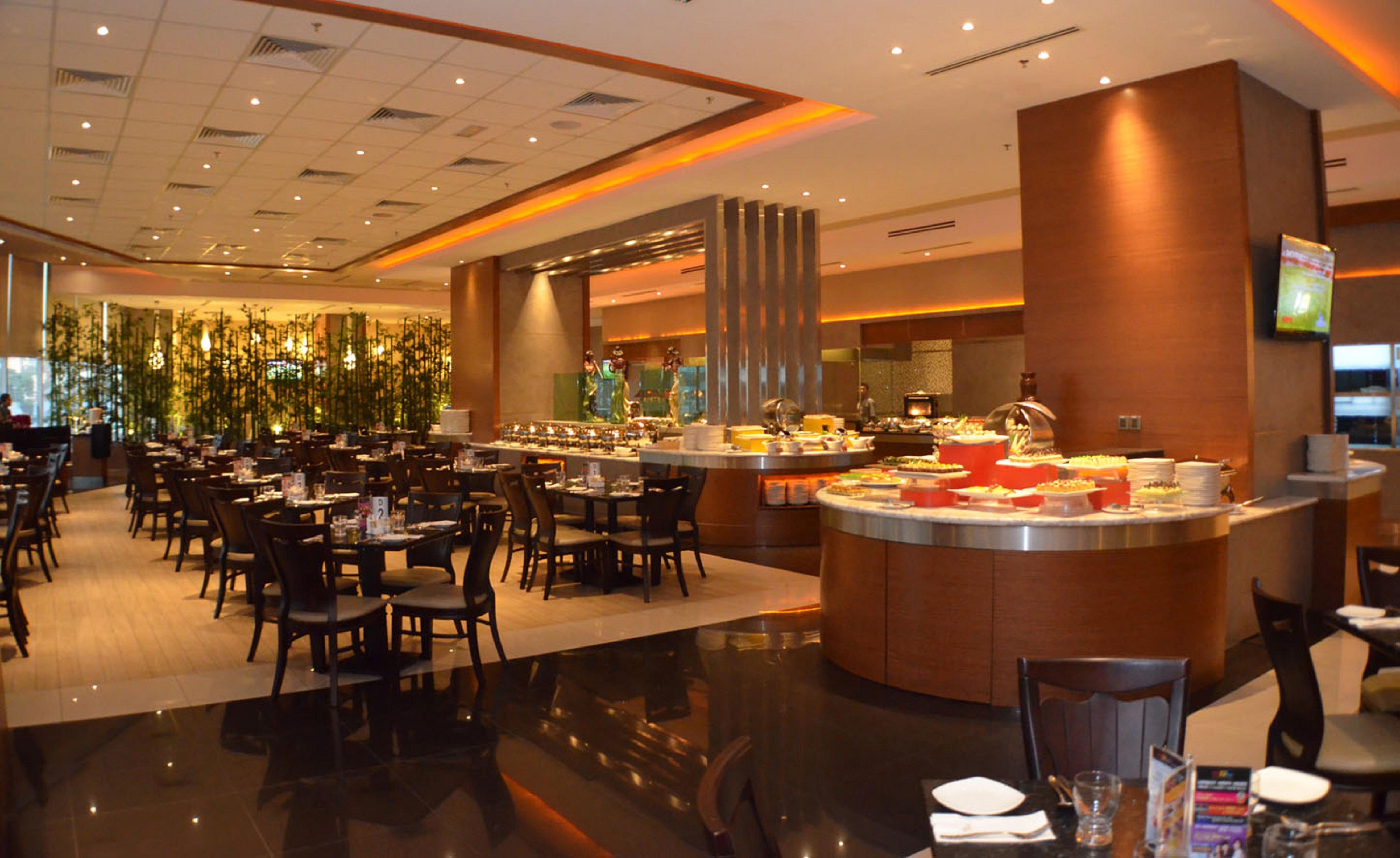 Ksl Hotel & Resort Johor Bahru Ngoại thất bức ảnh The hotel's restaurant