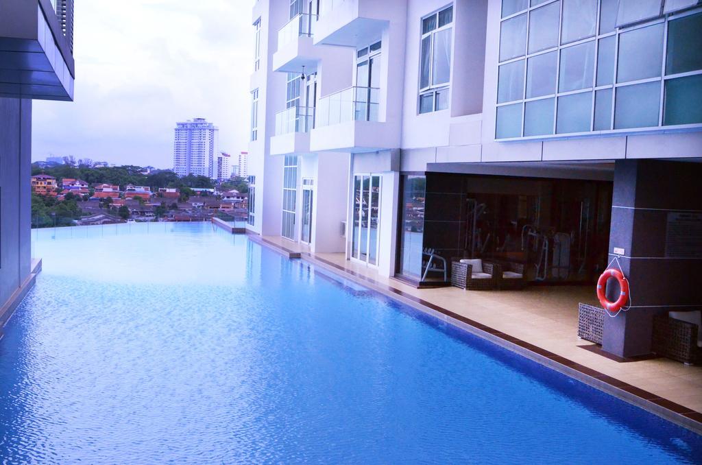 Ksl Hotel & Resort Johor Bahru Ngoại thất bức ảnh The pool at the hotel