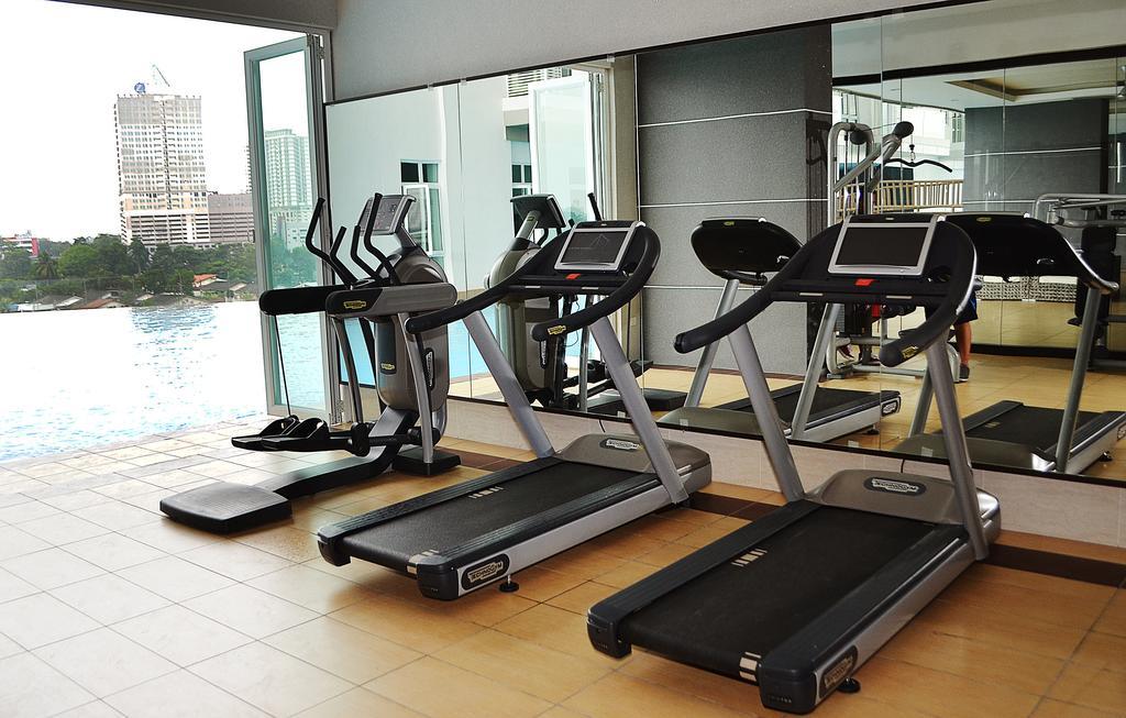 Ksl Hotel & Resort Johor Bahru Ngoại thất bức ảnh Treadmills in a gym