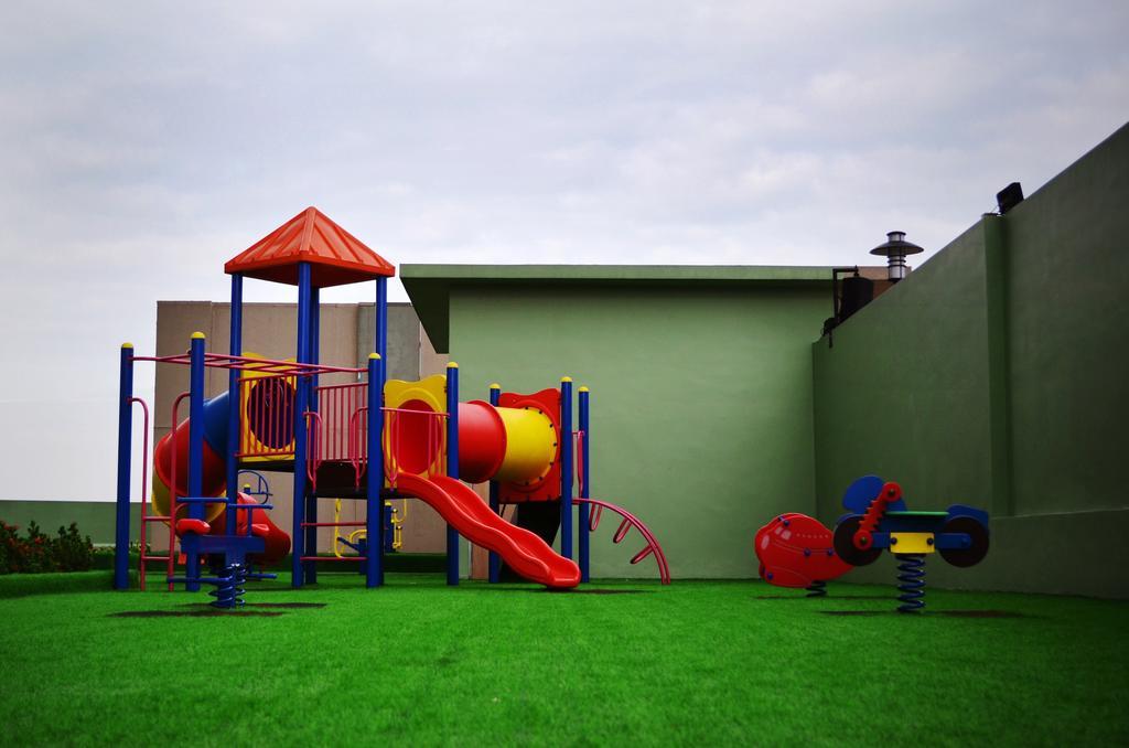 Ksl Hotel & Resort Johor Bahru Ngoại thất bức ảnh A playground in the park