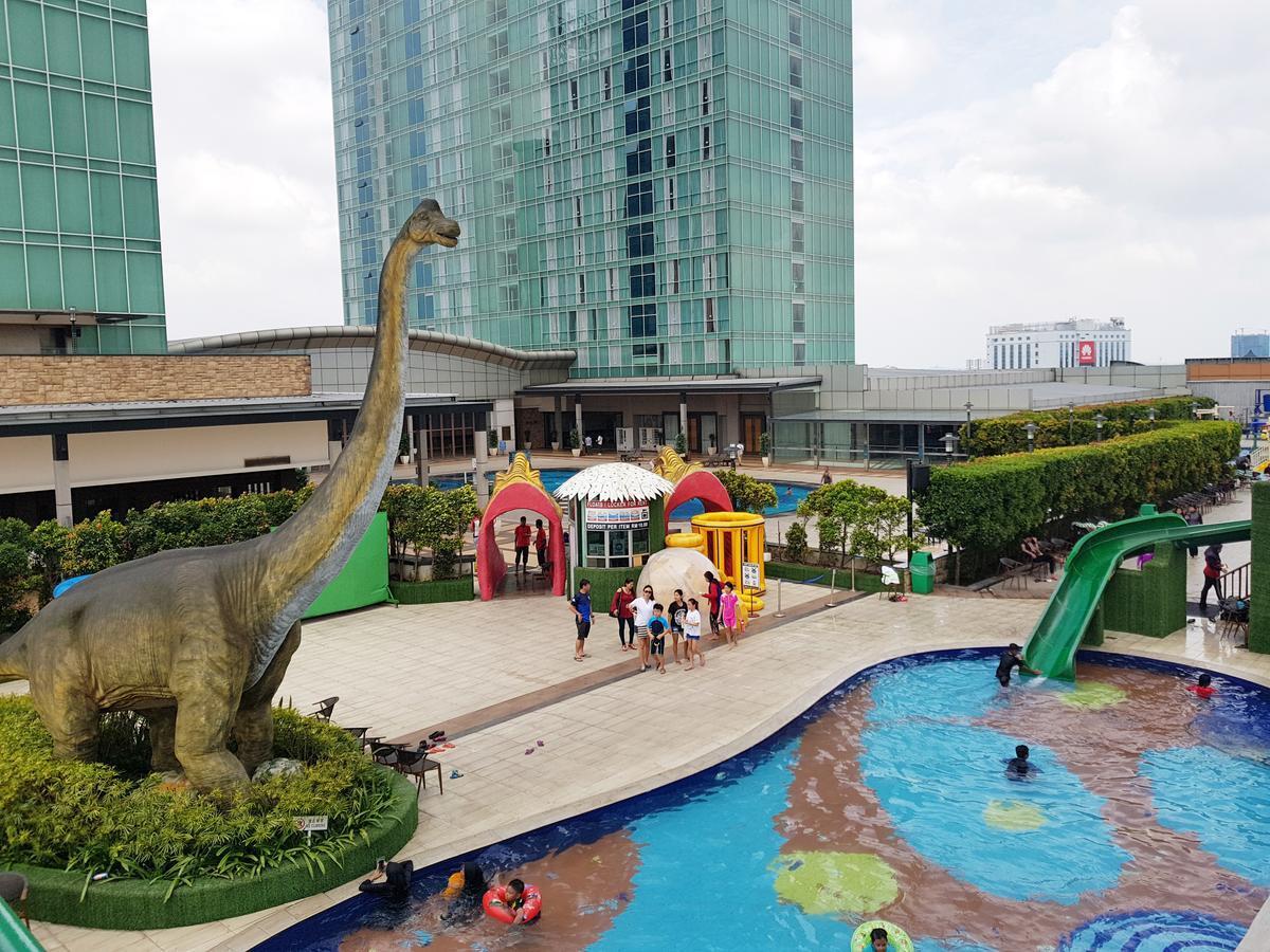 Ksl Hotel & Resort Johor Bahru Ngoại thất bức ảnh The park's swimming pool